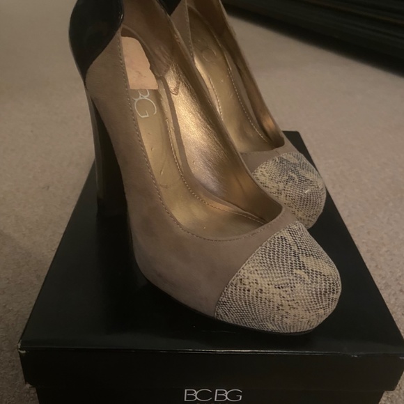 Women’s Heels - Picture 3 of 4